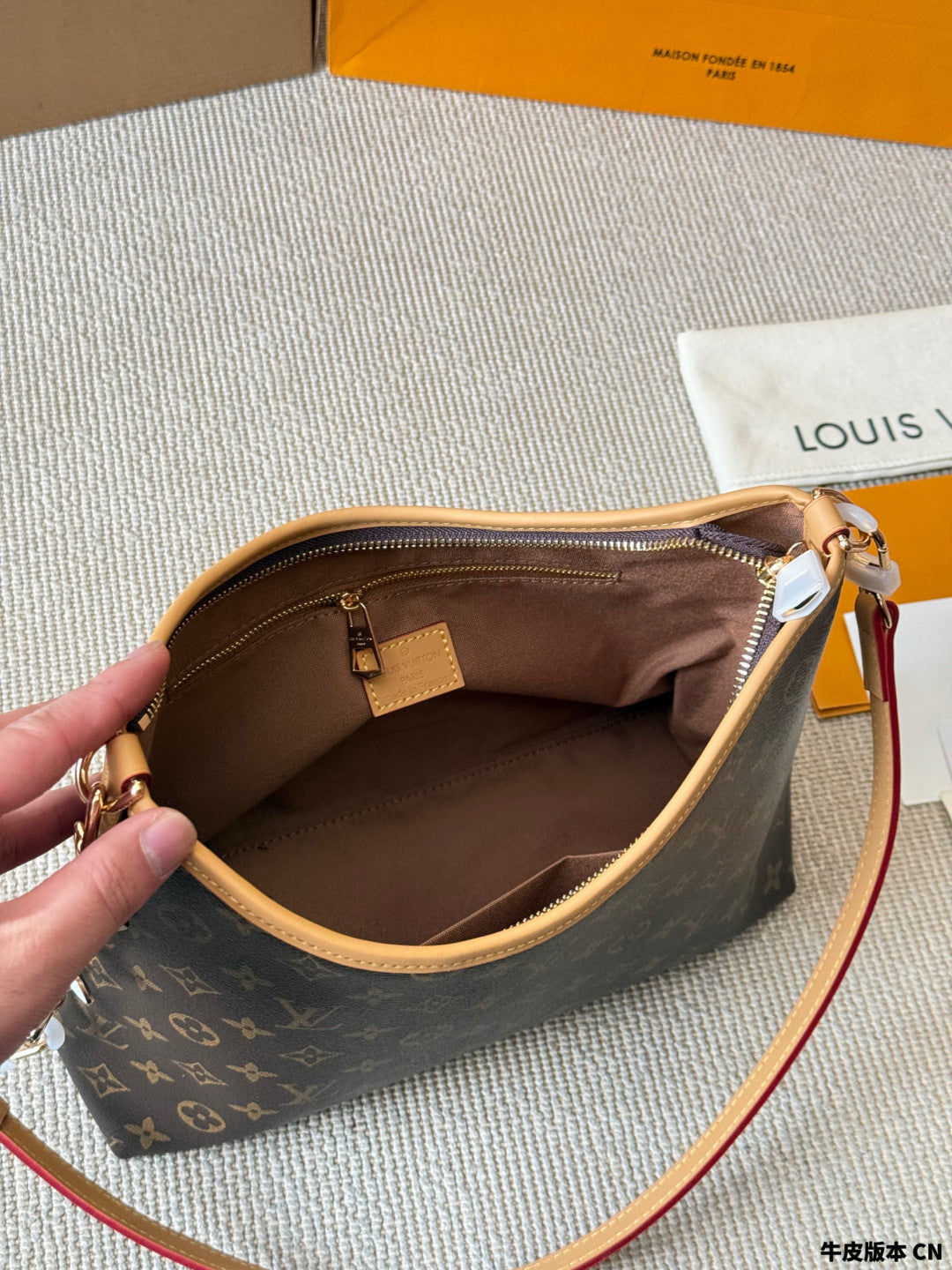 Fashionable patterned leather bag