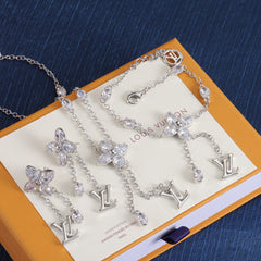 Silver rhinestone jewelry set