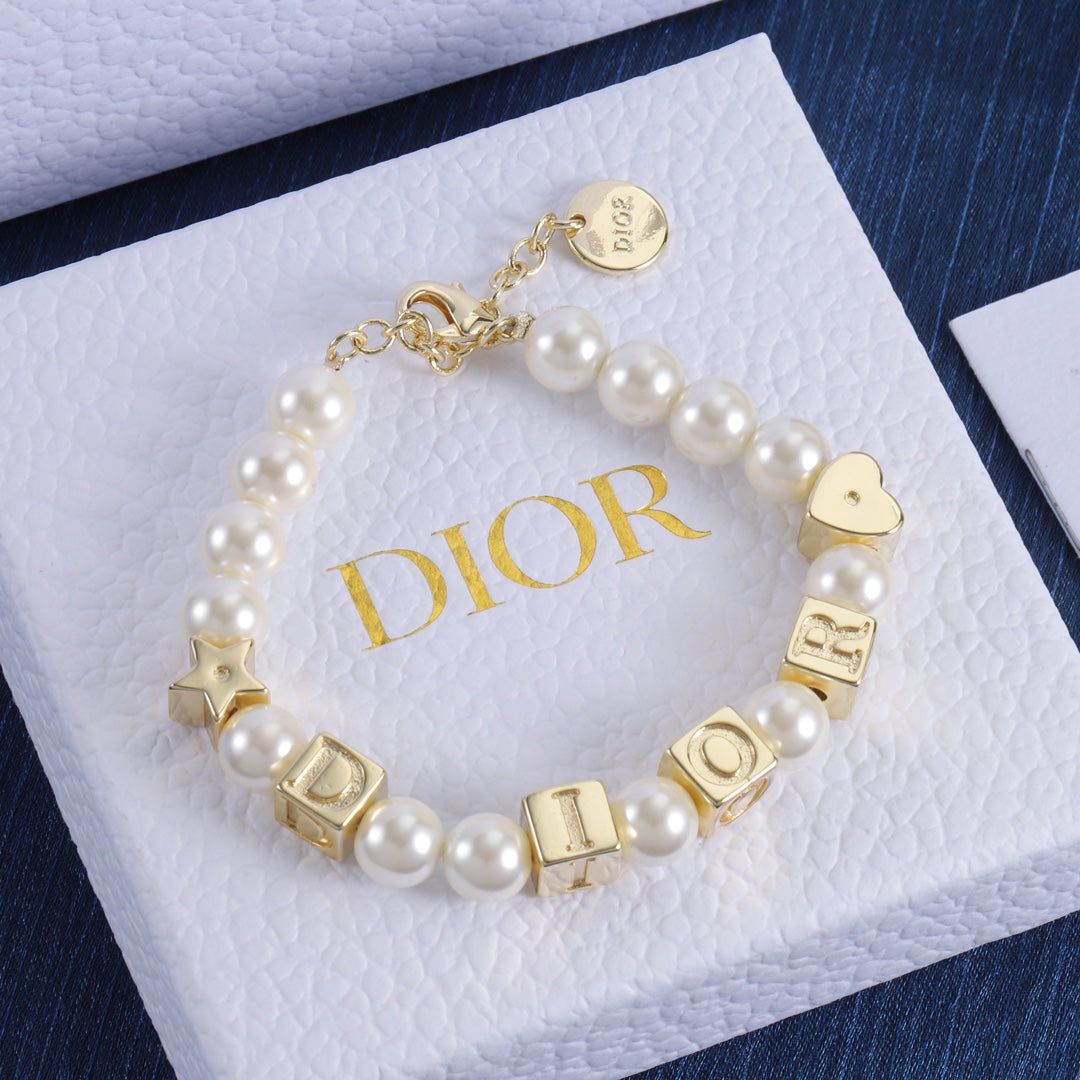 Dice latte lacquer Pearl Bracelet
