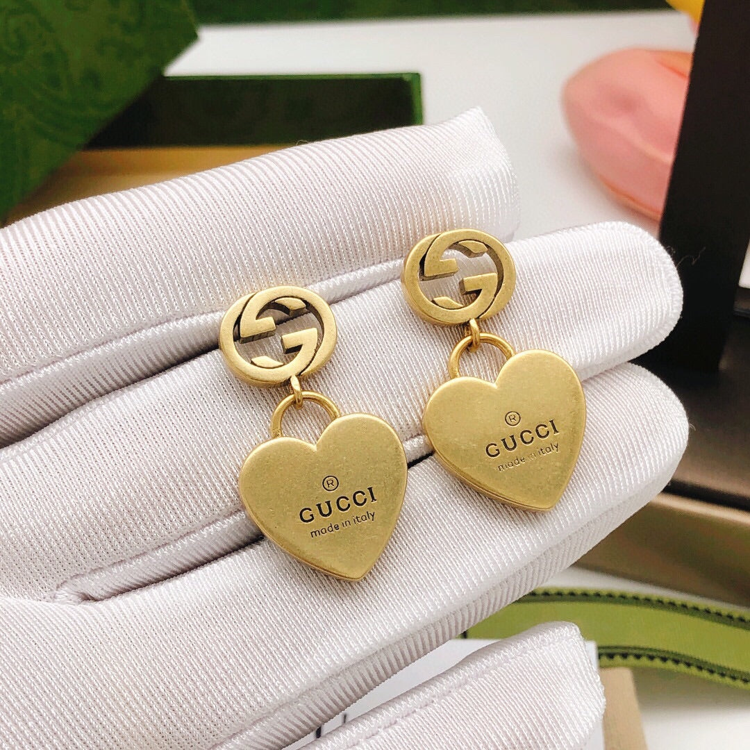 Heart-engraved Earrings