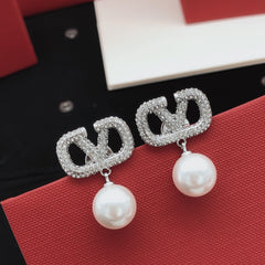 Fashionable Pearl Pendant Diamond Earrings