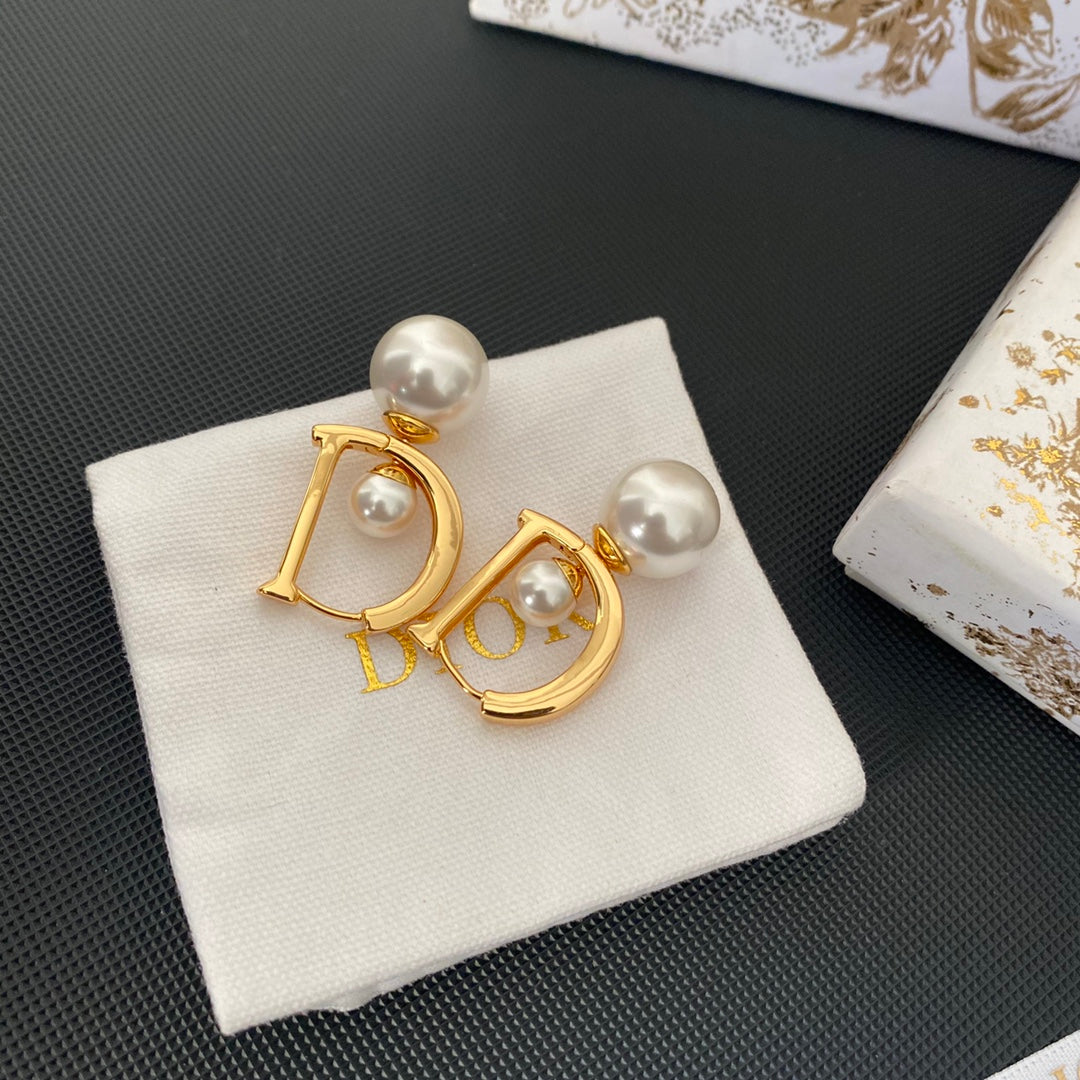Stylish and elegant pearl earrings