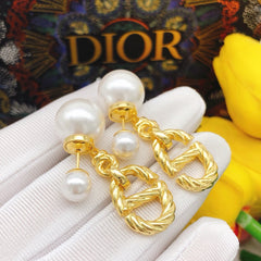 Twisted Metal Pearl Earrings