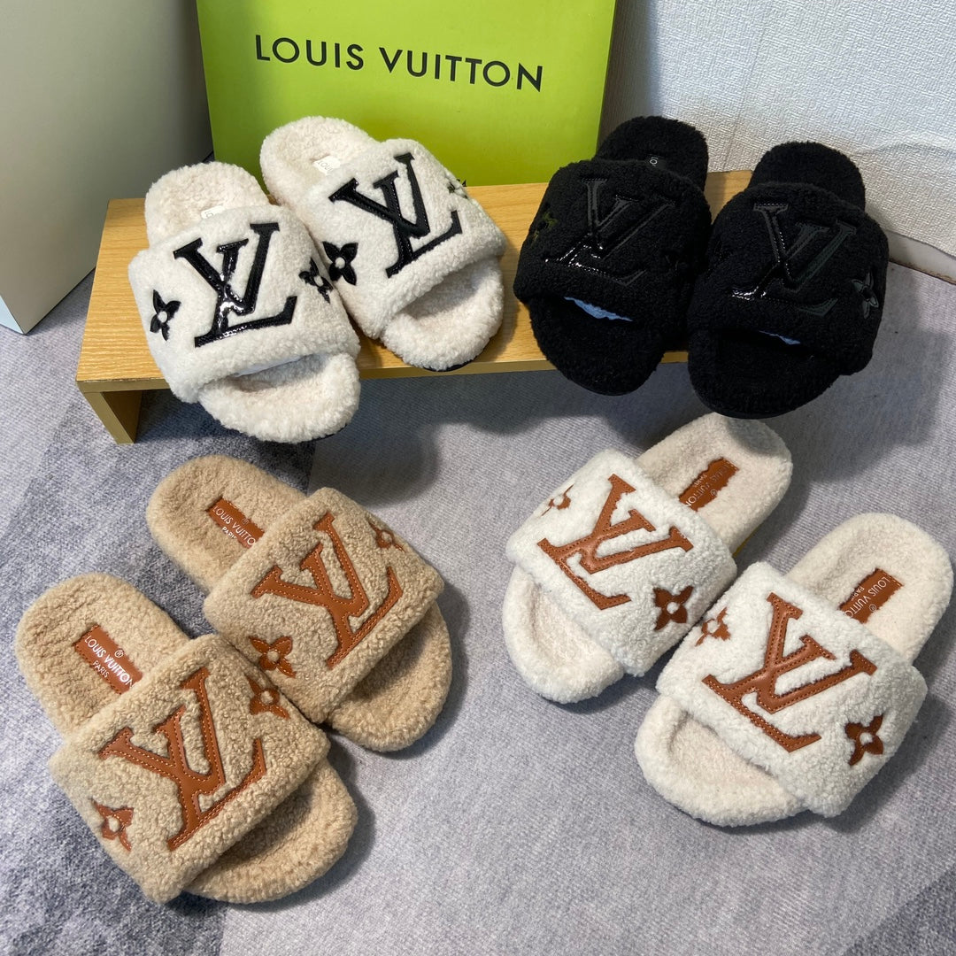 Embossed wool slippers