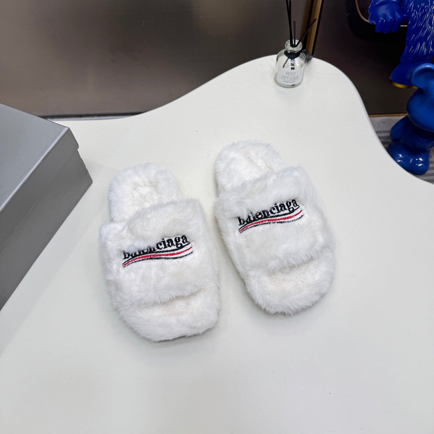 Wool embroidery slippers