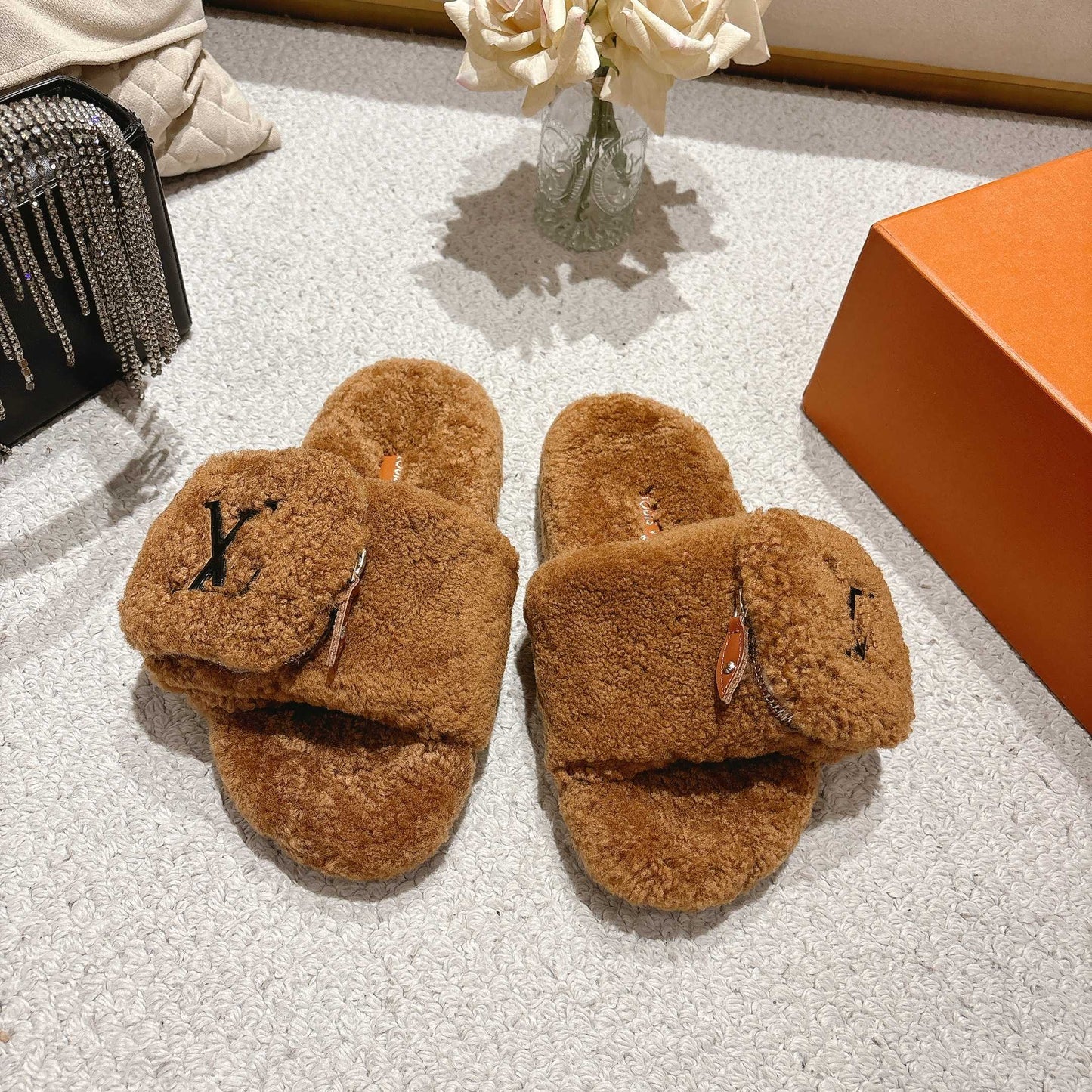 Stylish cashmere pocket slippers