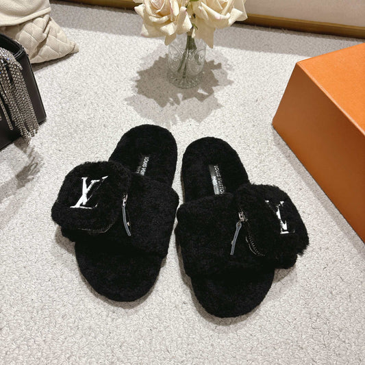 Stylish cashmere pocket slippers