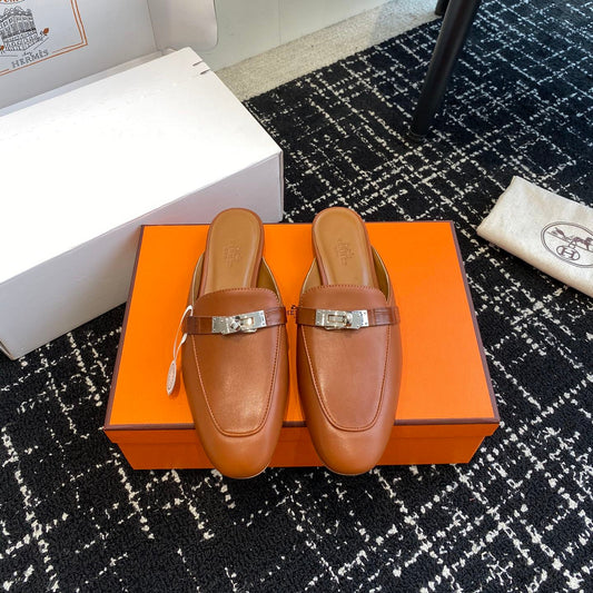 Metal buckle leather half-covered shoe