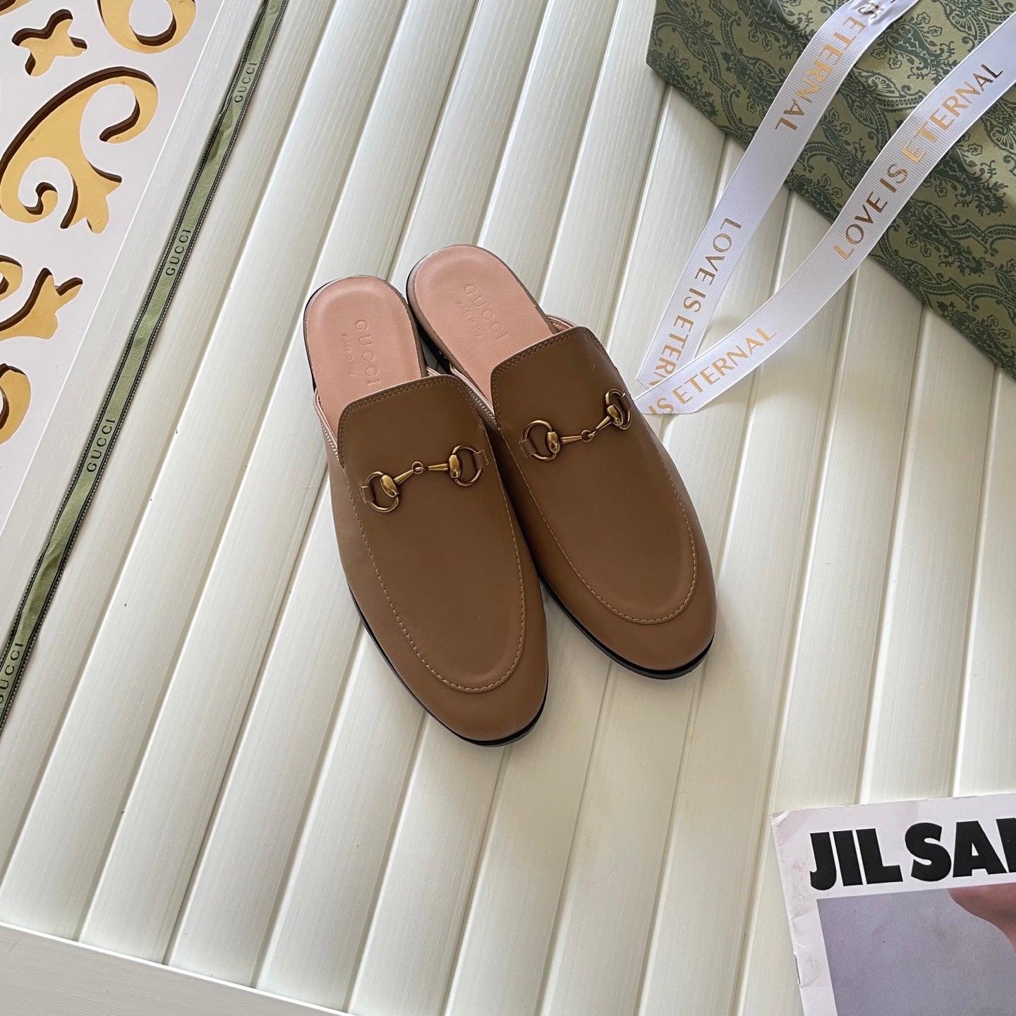 Classic leather half-covered shoes