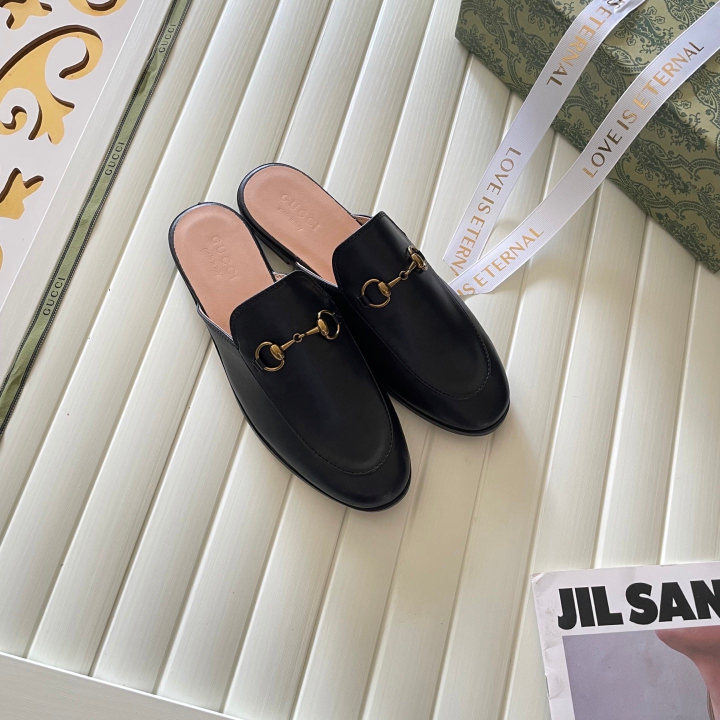 Classic leather half-covered shoes