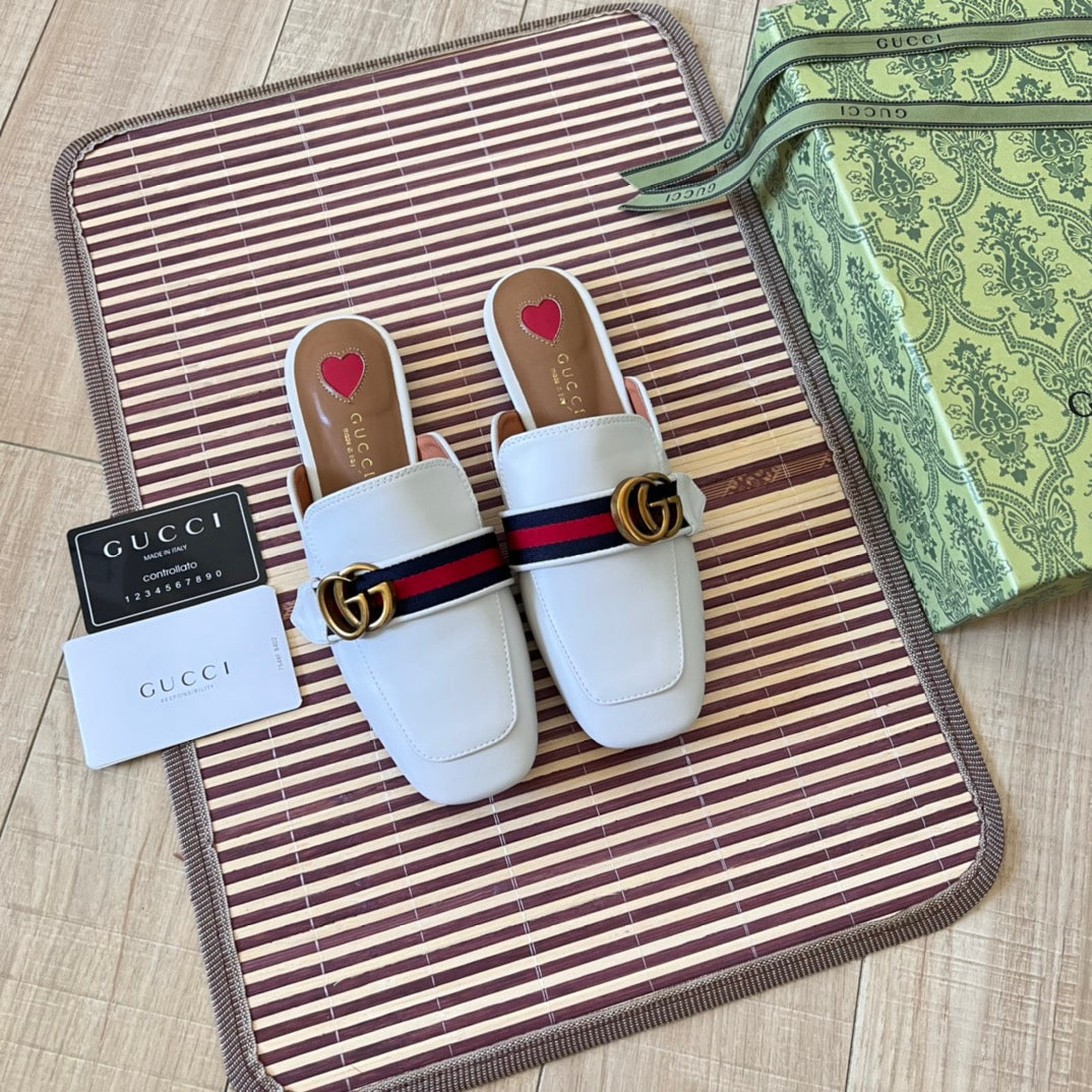 Elegant and stylish half-covered loafers