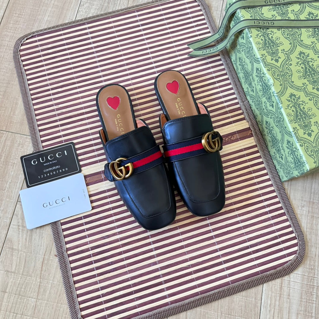 Elegant and stylish half-covered loafers