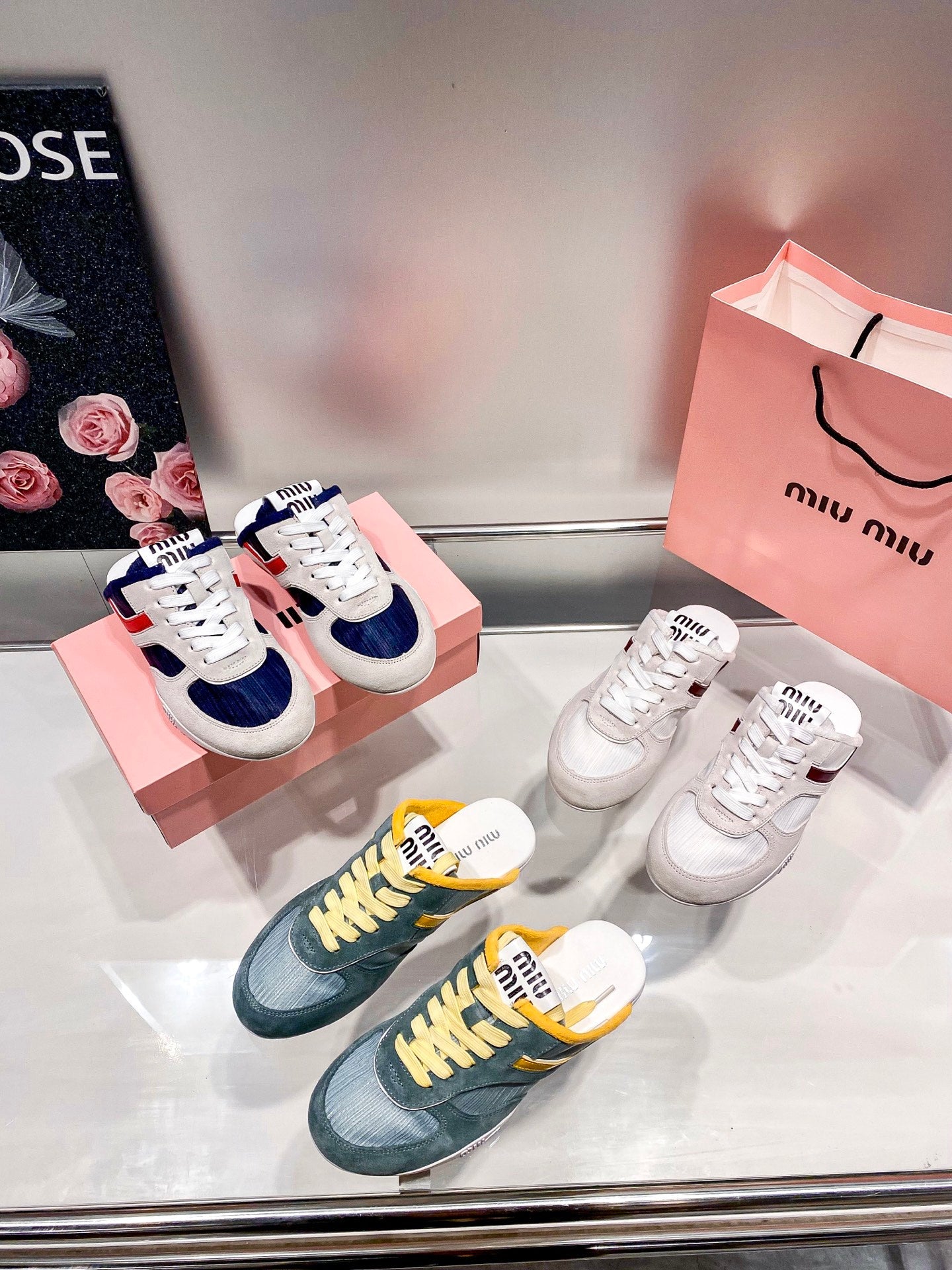 Fashion half-covered sneakers