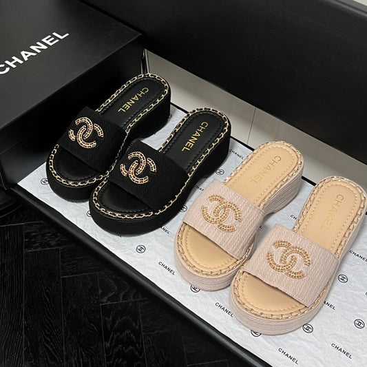 Thick-soled fashionable slippers