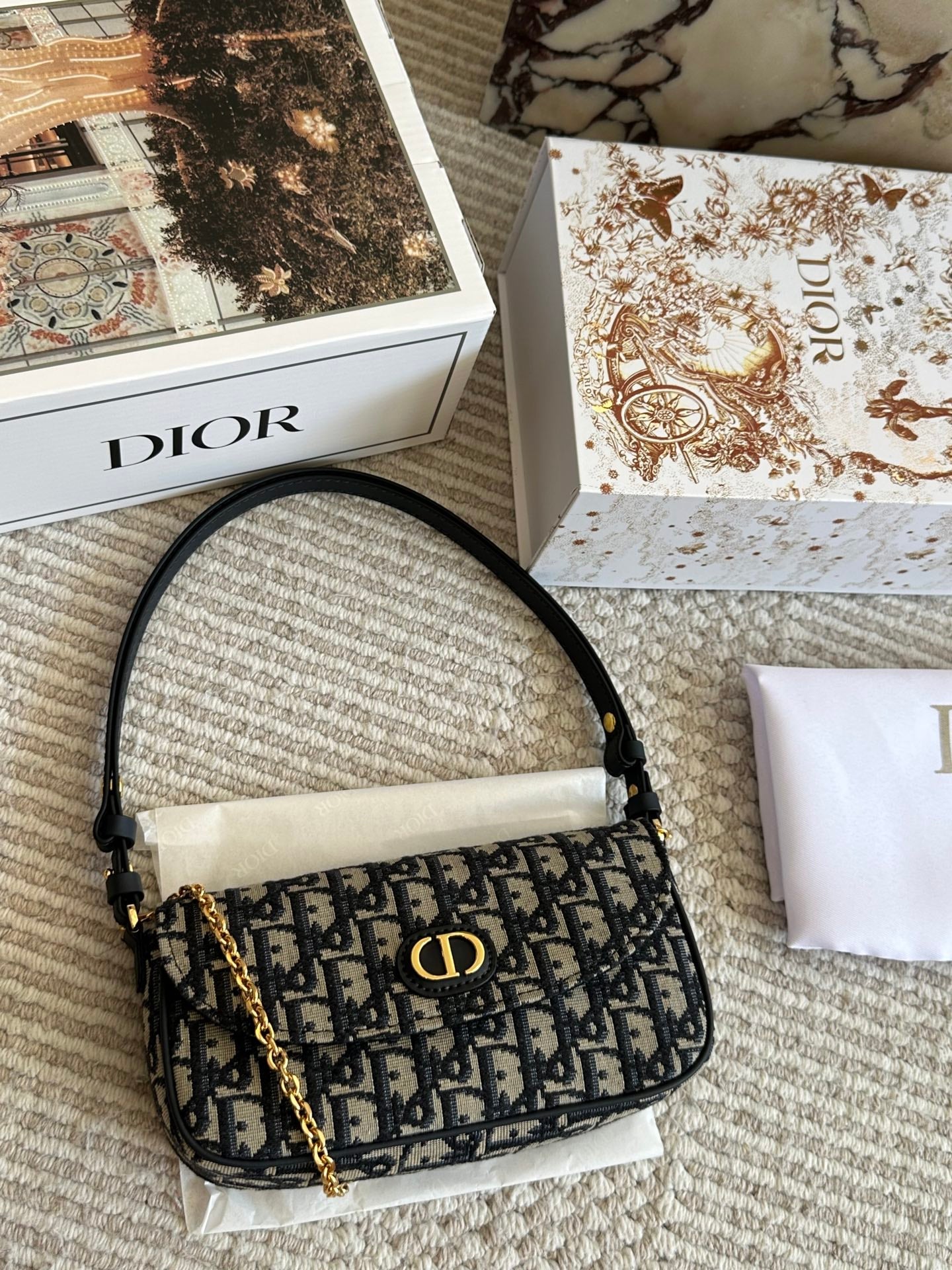 Jacquard Pouch with Chain Bag