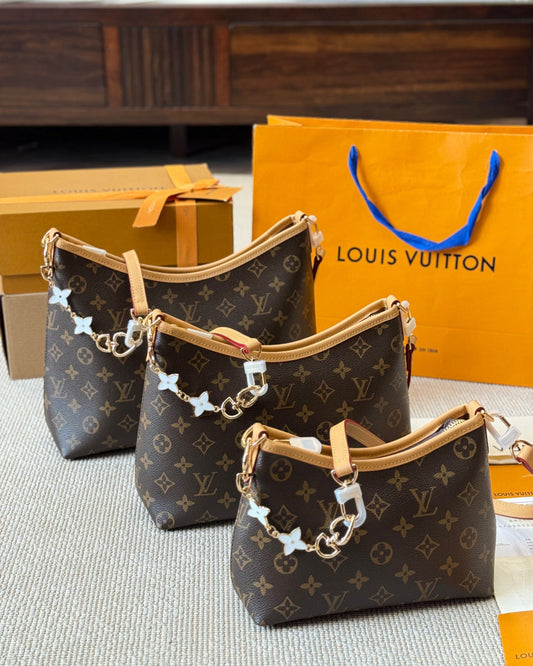 Fashionable patterned leather bag