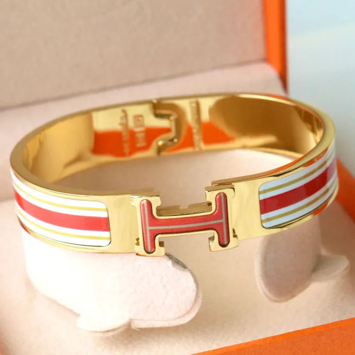 Fashionable Letter Clasp Enamel Bracelet