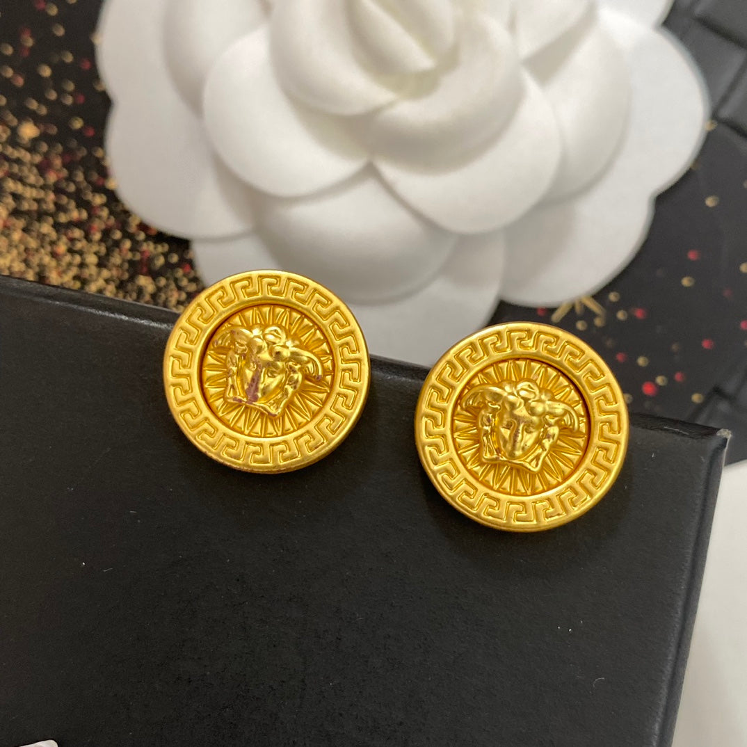 Versatile Avatar Round Earrings