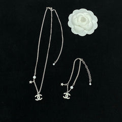 Sparkling Diamond Star Necklace