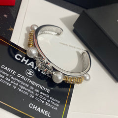 Diamond and pearl open bracelet