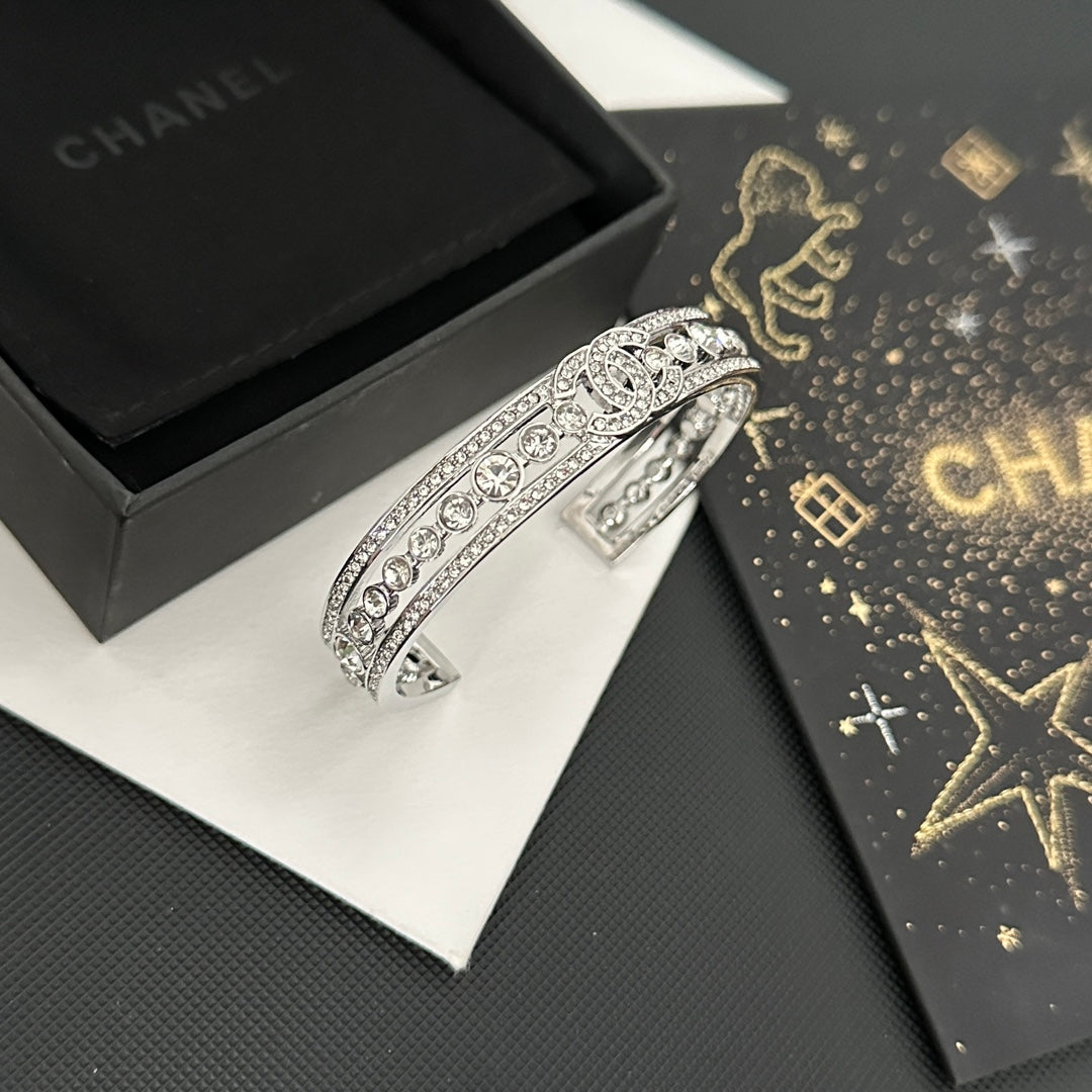 Fashionable diamond open bracelet
