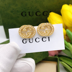 Fashionable mini pearl stud earrings