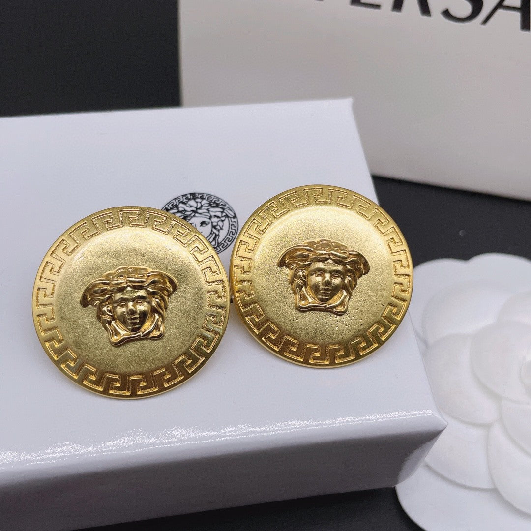 Versatile Avatar Round Earrings