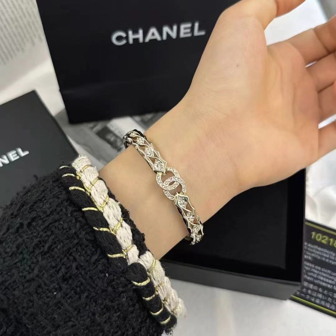 Diamond open bracelet