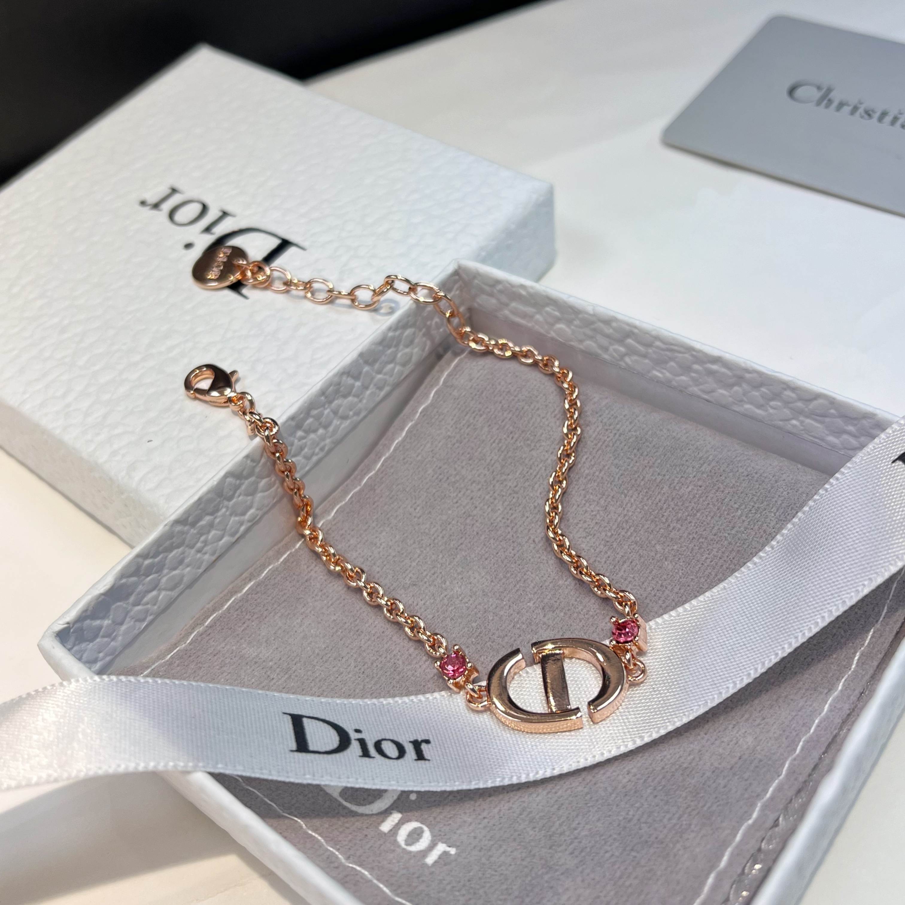 Stylish simple bracelet