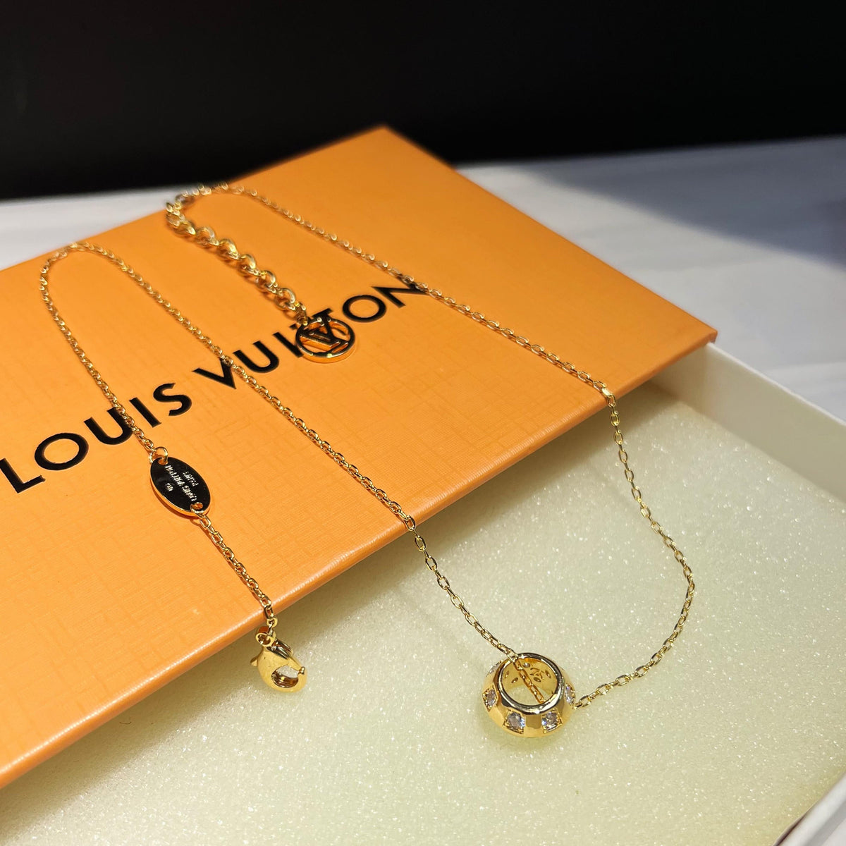 Checkerboard circle pendant necklace