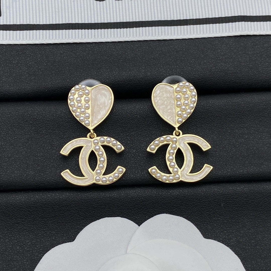 Fashionable heart earrings