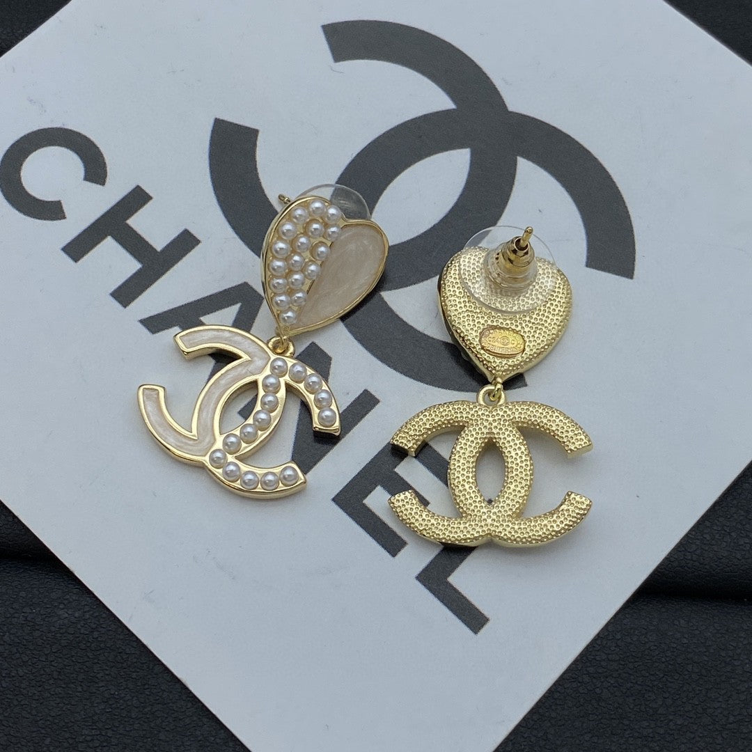 Fashionable heart earrings
