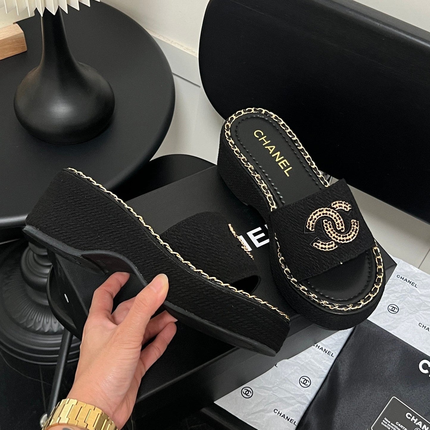 Thick-soled fashionable slippers