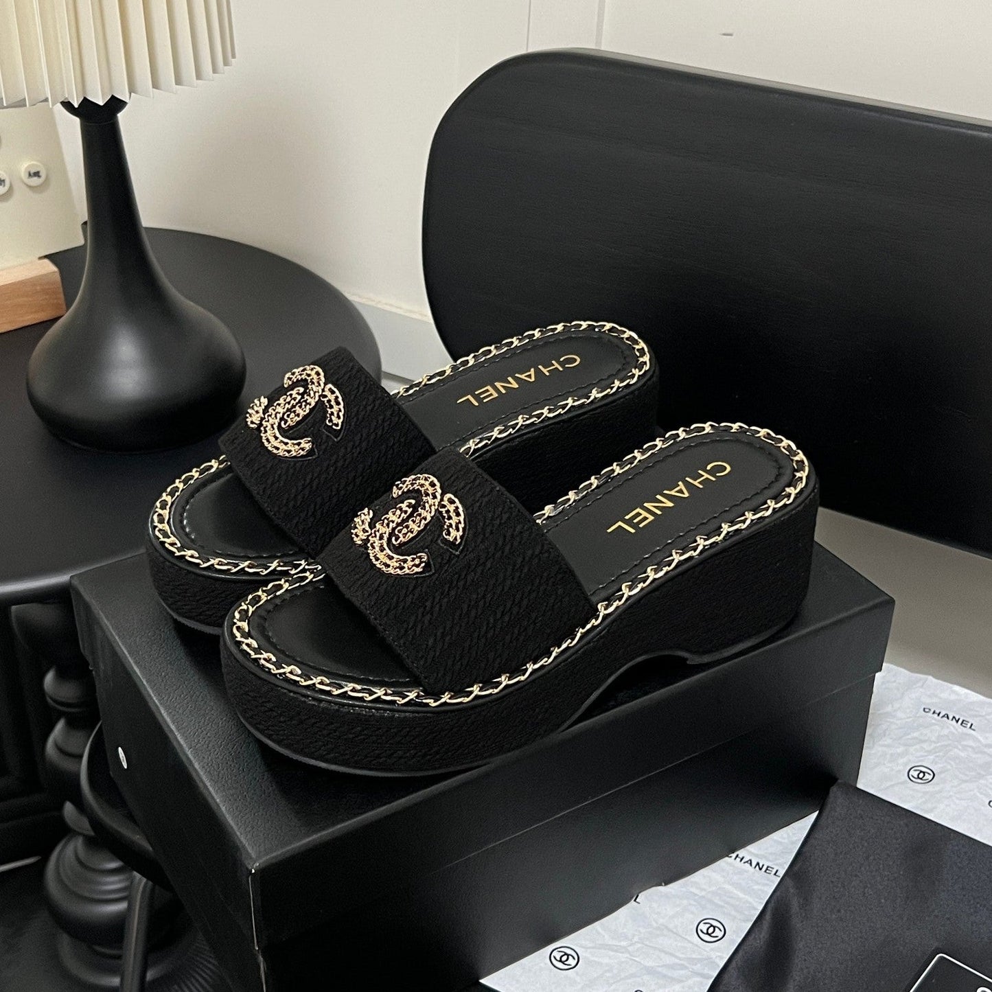 Thick-soled fashionable slippers