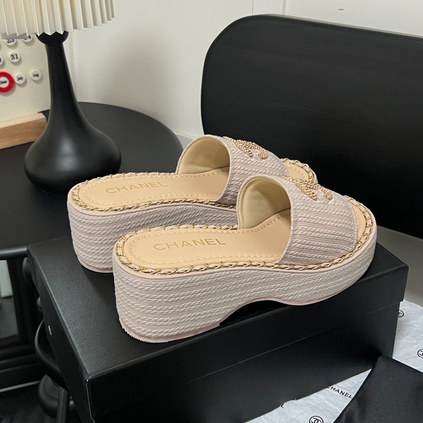 Thick-soled fashionable slippers