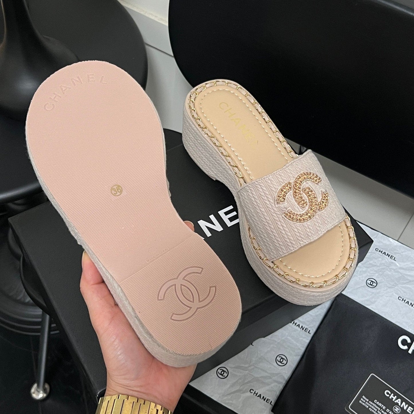 Thick-soled fashionable slippers