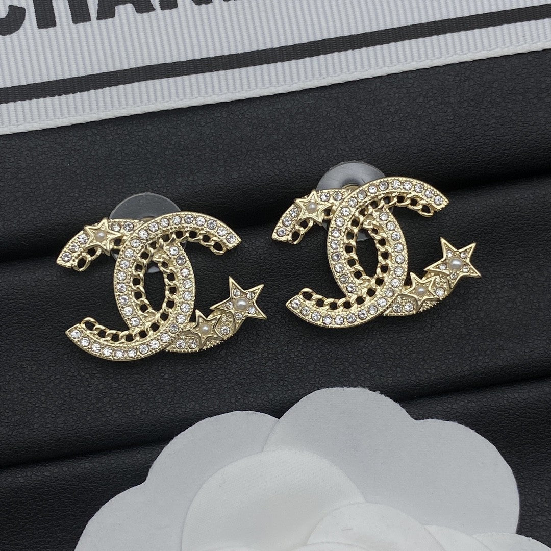 Star stud earrings