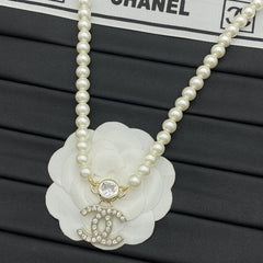 Elegant pearls necklace