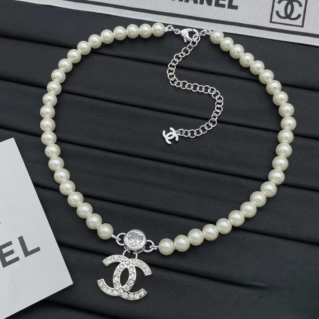 Elegant pearls necklace