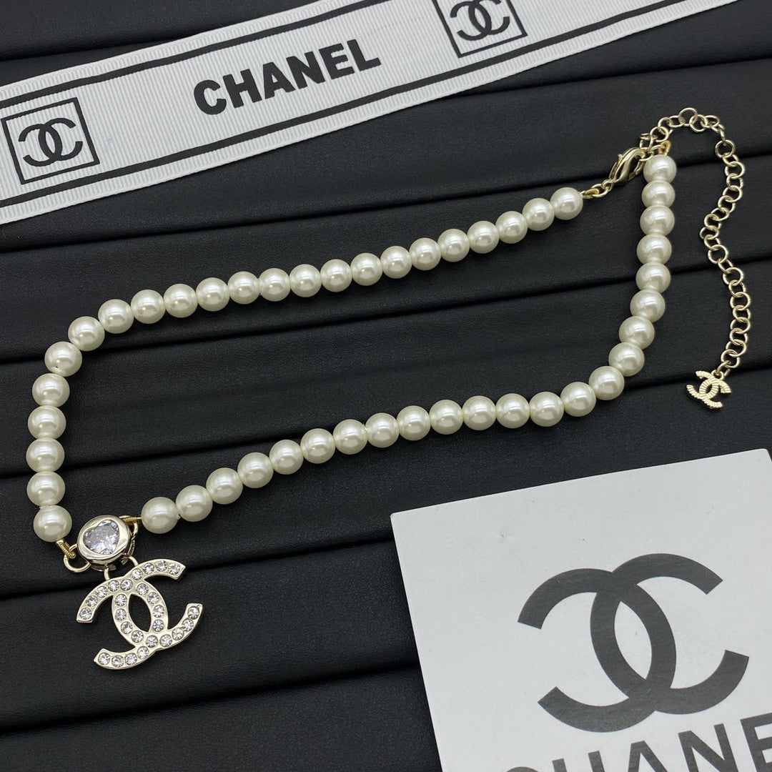 Elegant pearls necklace