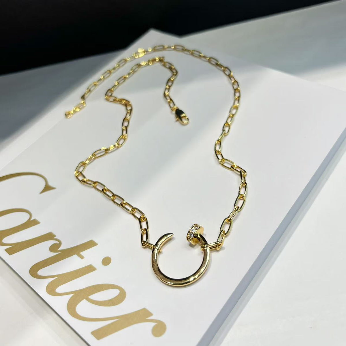 Classic stud necklace