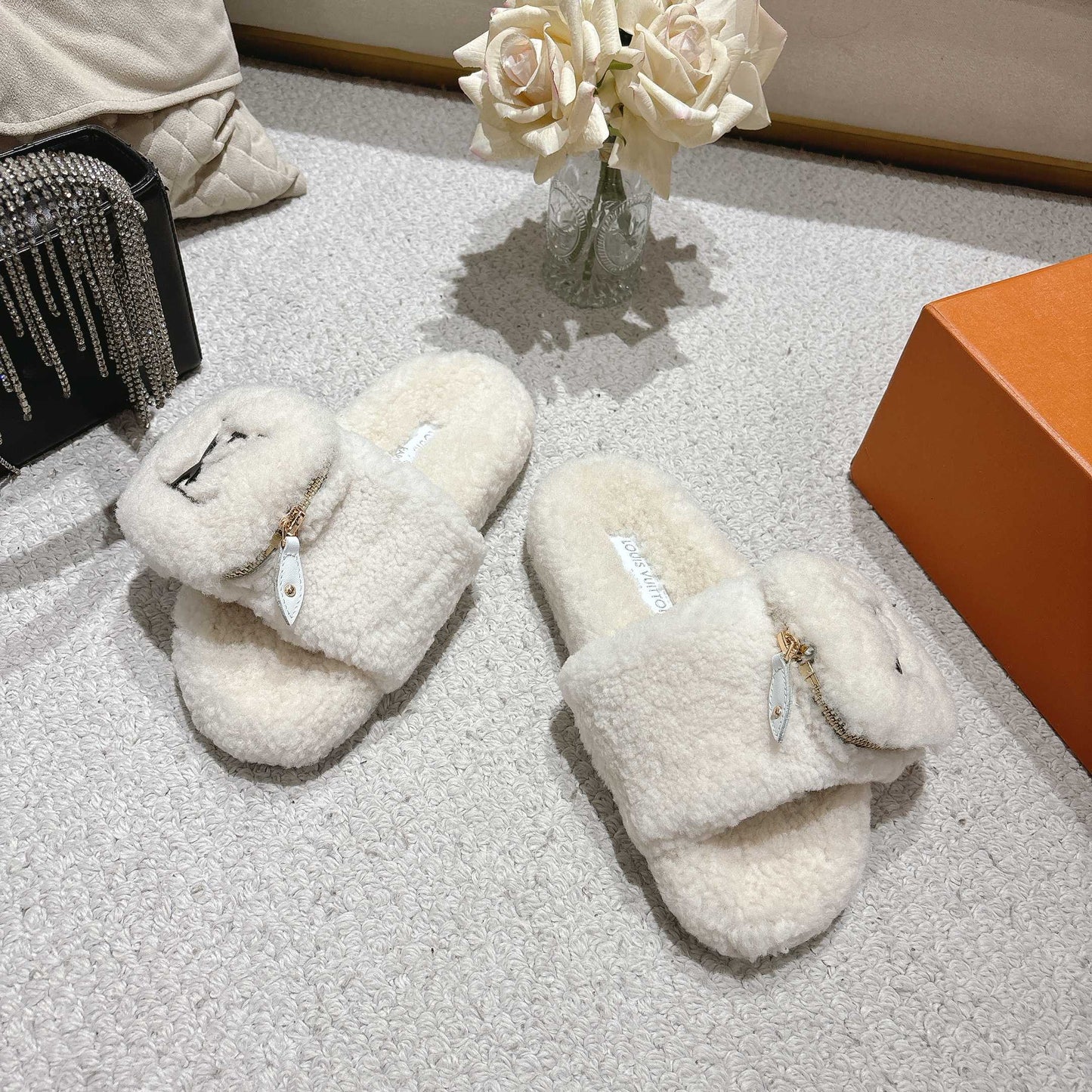Stylish cashmere pocket slippers