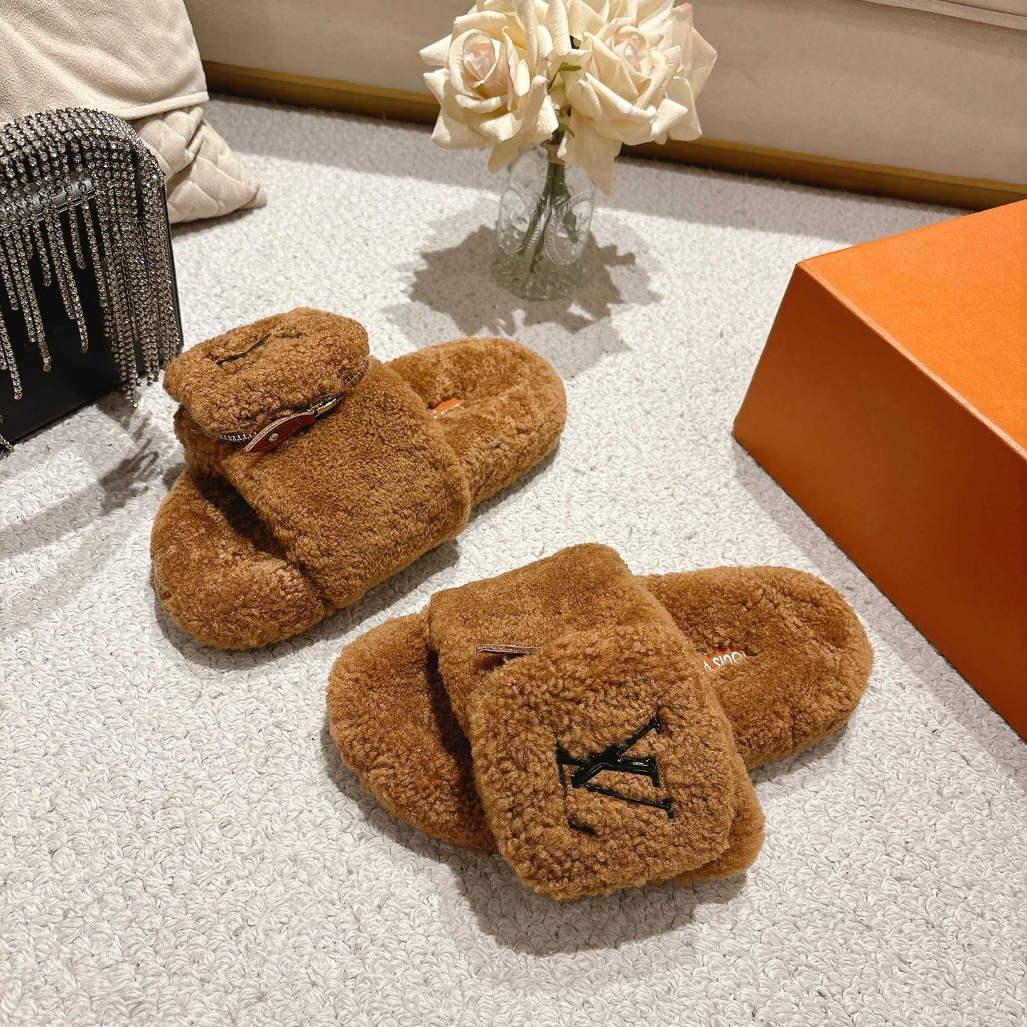 Stylish cashmere pocket slippers