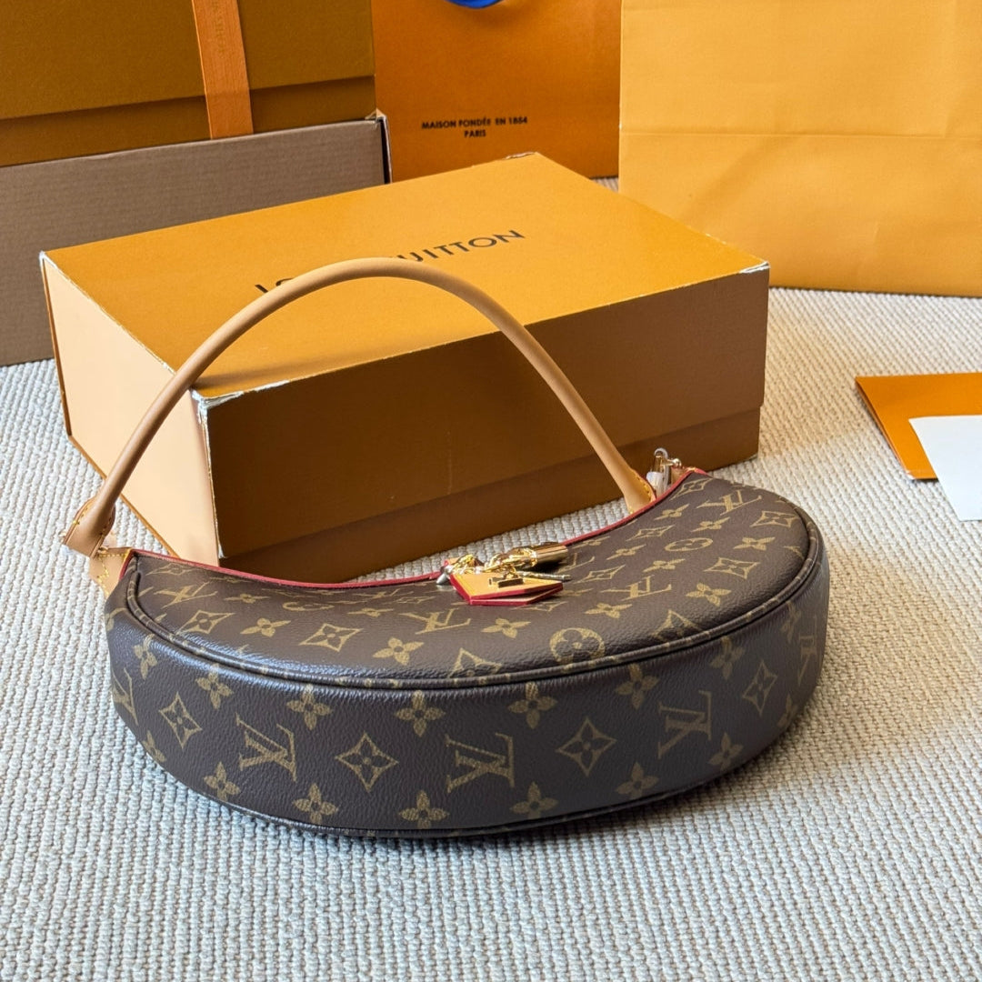 Elegance and fashion leather lock handbag