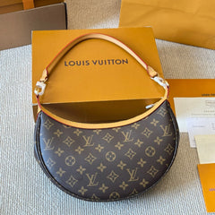 Elegance and fashion leather lock handbag