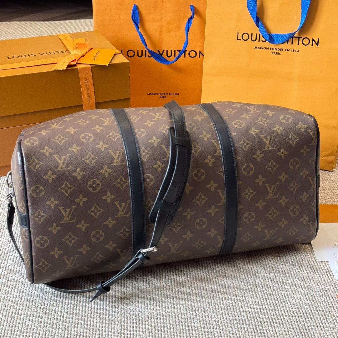 Classic leather travel bag