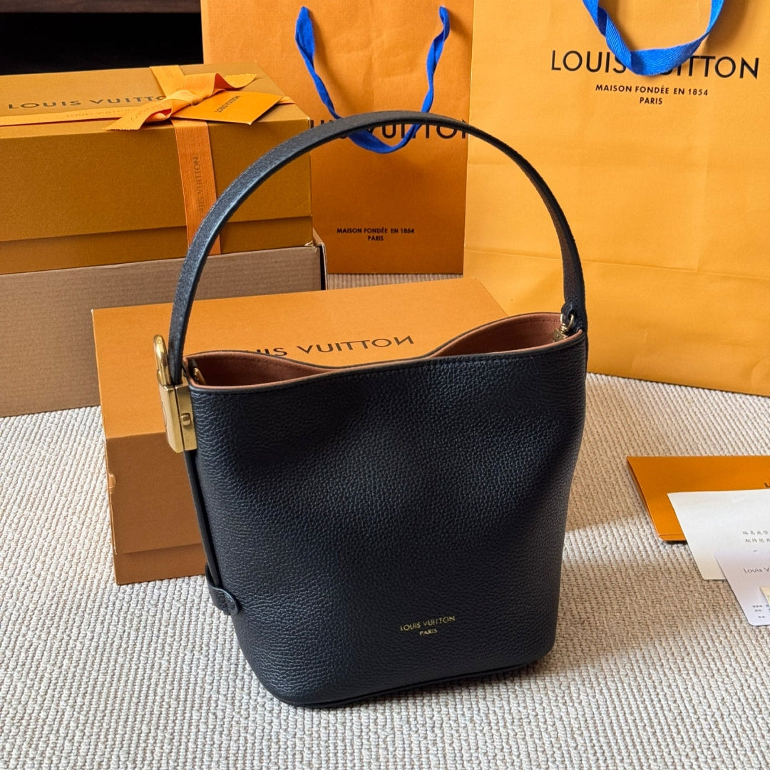 Padlock leather handbag