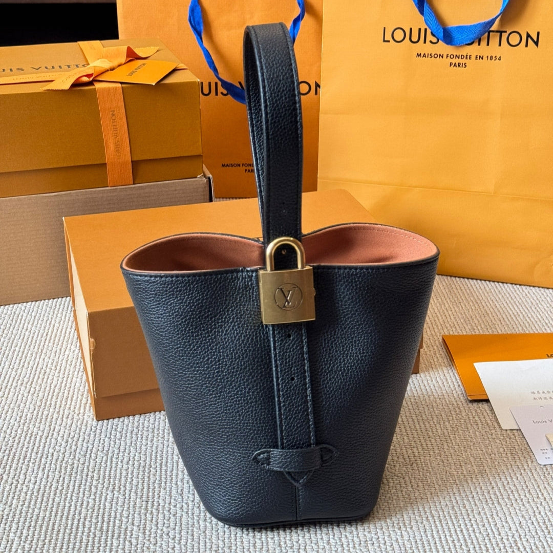 Padlock leather handbag
