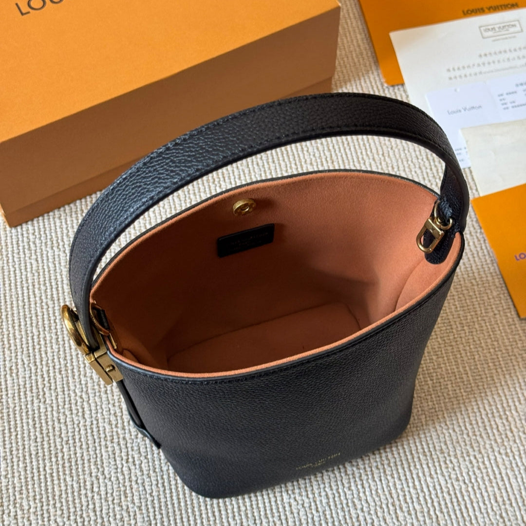 Padlock leather handbag