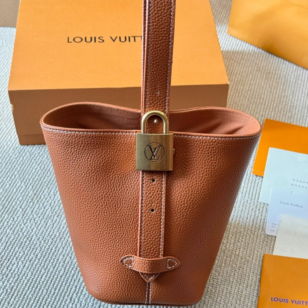 Padlock leather handbag